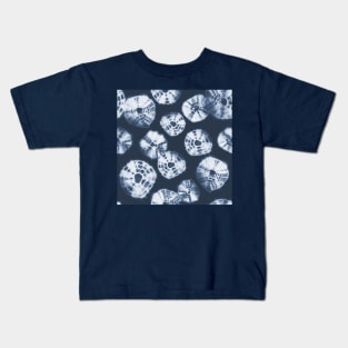 Shibori Kumo tie dye white dots over dark navy blue Kids T-Shirt